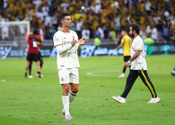 Al Nassr phải ra quyết định sớm để giúp Ronaldo - Bóng Đá