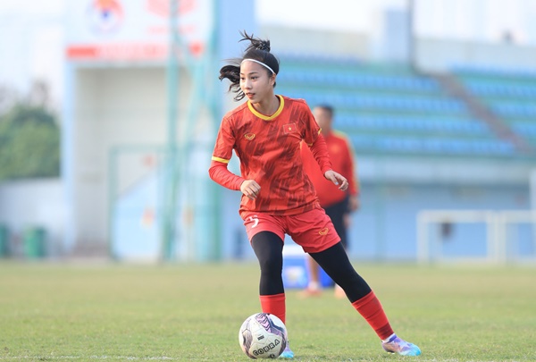 Nhan sắc nổi bật của thủ quân U20 nữ Việt Nam - Bóng Đá