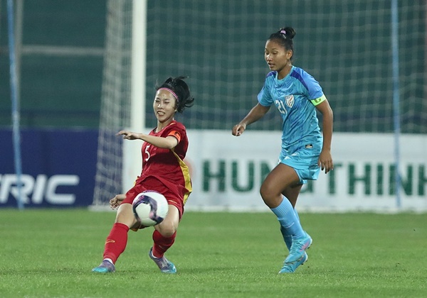 Nhan sắc nổi bật của thủ quân U20 nữ Việt Nam - Bóng Đá