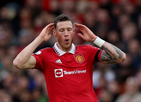 Weghorst chơi tệ trong trận thua trước Newcastle. Ảnh: Reuters.