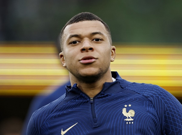 Mbappe không muốn gắn bó lâu dài với PSG. Ảnh: Reuters.