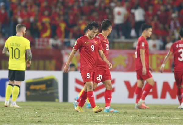 ...điều này thật khó không chạnh lòng bởi một lần nữa bóng đá Việt Nam chưa thể thành công khi xuất ngoại.