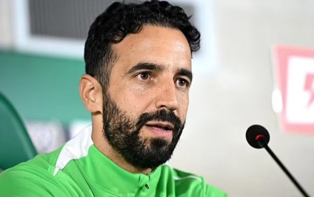Tại sao Man United bổ nhiệm Amorim làm "head coach" thay vì "manager"?