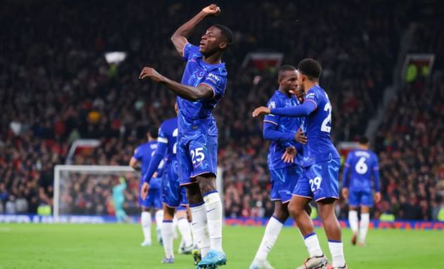Caicedo có tuyệt phẩm trước Man United, Graham Potter ca ngợi trò cũ