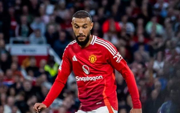 Mazraoui chói sáng, Man United tìm thấy giải pháp mới sau trận hoà Chelsea