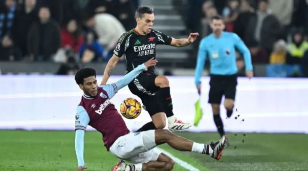 7 bàn trong 45 phút, Arsenal đè bẹp West Ham
