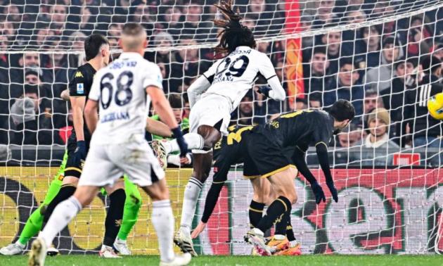 Conte bực bội dù Napoli đánh bại Genoa
