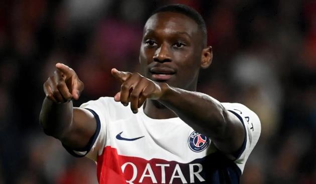 Man Utd nhắm Kolo Muani: Bước đi chiến lược để cứu vãn mùa giải?