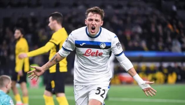 Arsenal cử tuyển trạch theo dõi tiền đạo hàng đầu Serie A