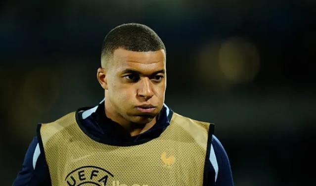 Virus tấn công, Deschamps, Mbappe và Coman đổ bệnh
