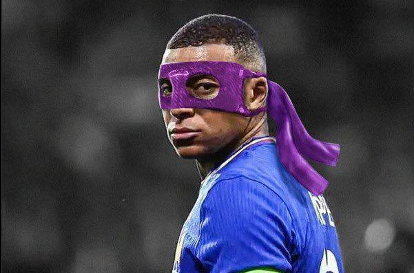Không được mang hình cờ Pháp, mặt nạ nào cho Mbappe?