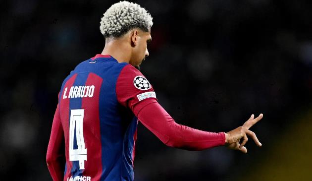 Ảnh bài viết Được Bayern, M.U săn đón, Ronald Araujo muốn làm rõ tương lai