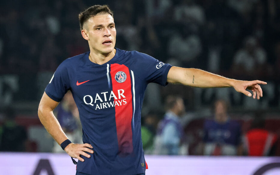 Ảnh bài viết Bị Enrique gạt bỏ, Manuel Ugarte ở gần M.U hơn bao giờ hết