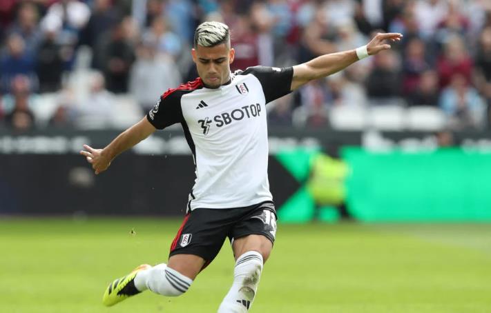 Ảnh bài viết Được Tottenham săn đón, cựu Quỷ đỏ úp mở tương lai