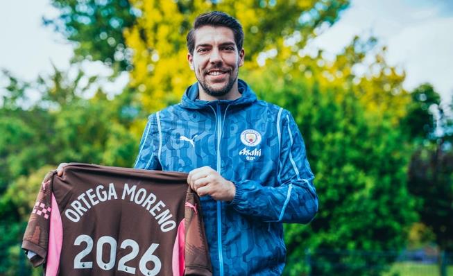 Ảnh bài viết CHÍNH THỨC: 'Người hùng' gia hạn hợp đồng với Man City