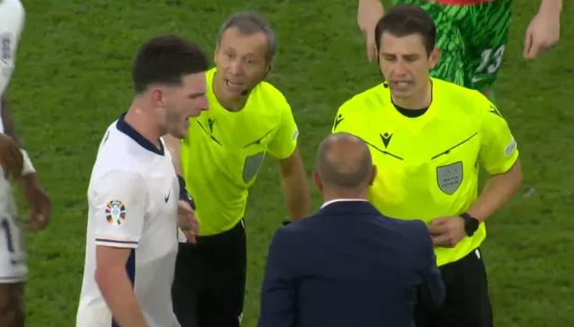 Declan Rice hét gì vào mặt HLV Slovakia?