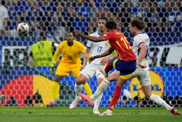 Lamine Yamal và cái bóng của Bojan Krkic