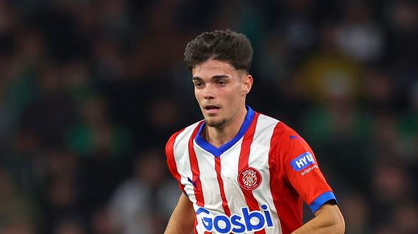 Ảnh bài viết 3 hậu vệ trái đã khẳng định được tài năng để M.U theo đuổi