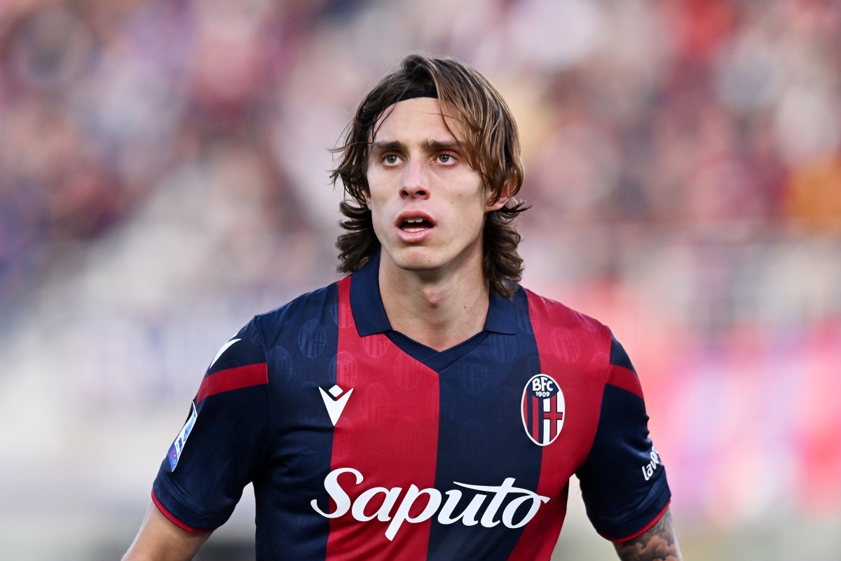 Ảnh bài viết Chuyển nhượng sáng 4/7: Arsenal cách Calafiori 3 triệu euro, M.U mở bán Fernandes