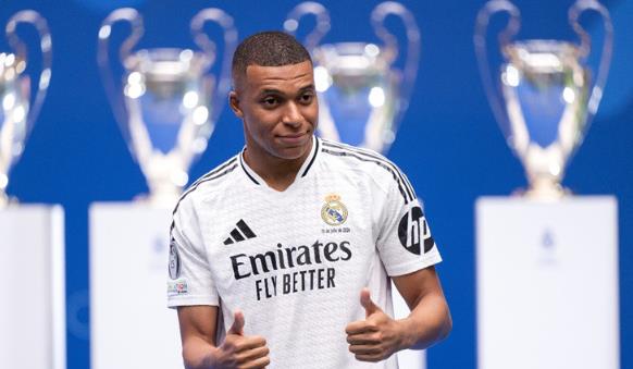 Góc Real Madrid: Danh hiệu đầu tiên cho Kylian Mbappe