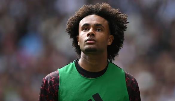 Ảnh bài viết Ten Hag phải cẩn trọng với Joshua Zirkzee