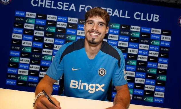  Roy Keane: "Pedro Neto cũng giống như Luke Shaw"