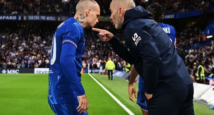 “Rất nhiều sai lầm” – Maresca đồng tình với người hâm mộ Chelsea về Mudryk