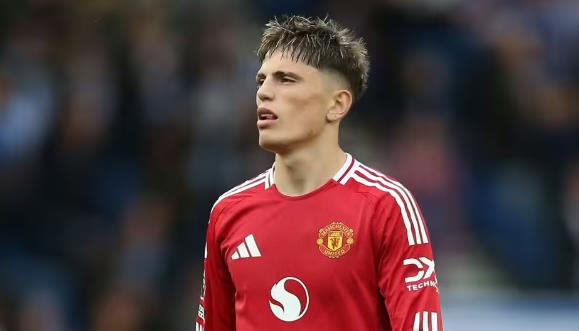 Ảnh bài viết Garnacho phản ứng khi bị Zirkzee 'phá' bàn thắng vào lưới Brighton