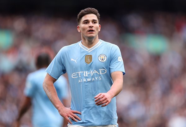 Ảnh bài viết Pep Guardiola cập nhật tương lai Julian Alvarez