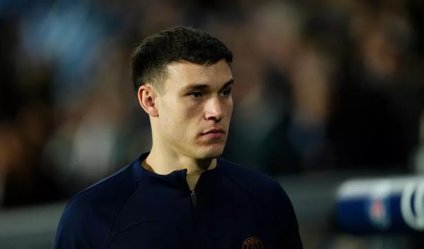 Ảnh bài viết Hé lộ 2 tiền vệ M.U sẽ chiêu mộ nếu hụt Ugarte