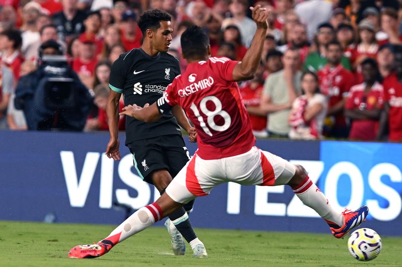 5 điểm nhấn Man United 0-3 Liverpool: Ngôi sao hết thời; Nhạc trưởng của Slot