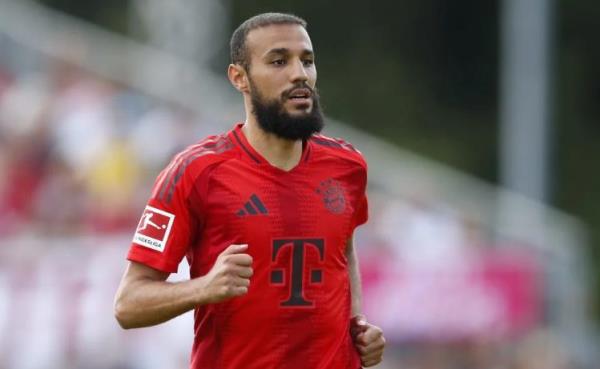Số áo nào cho Mazraoui ở Man United?