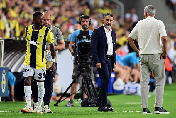 Jose Mourinho: "Tôi không thích nói ra nhưng tôi nhớ Fred"