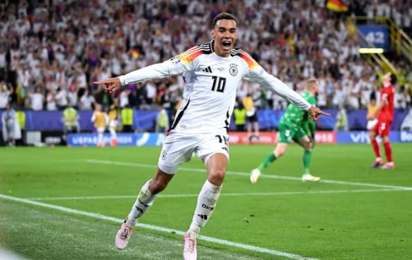 Ảnh bài viết Musiala muốn chơi cùng Zirkzee