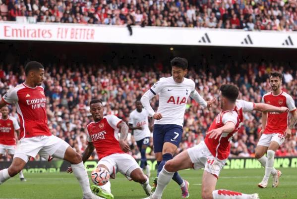 Robbie Keane chỉ ra 'tử huyệt' của Tottenham để Arsenal khai thác