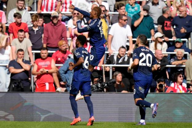 Onana tỏa sáng, Rashford 'thông nòng'; Man United hủy diệt Southampton
