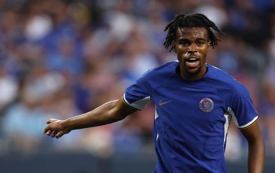 Chelsea cố chấp với Carney Chukwuemeka