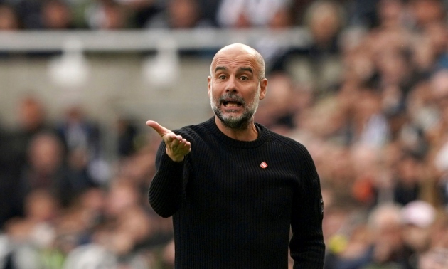 Ảnh bài viết Man City bị vượt mặt, Neville nói rõ 2 ứng cử viên