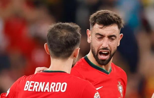 Bruno và Ronaldo giúp Bồ Đào Nha ngược dòng hạ Scotland