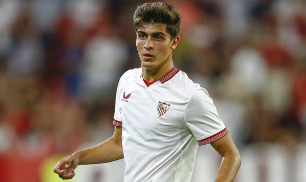 Man United liên hệ Sevilla, hỏi mua Juanlu Sanchez