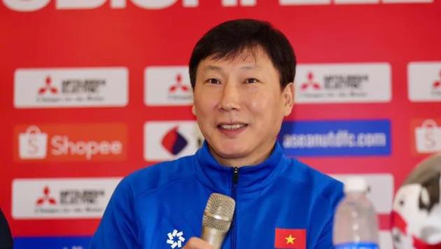 Ảnh bài viết HLV Kim Sang Sik thay đổi kế hoạch, sẵn sàng cho hành trình 2025 đầy tham vọng