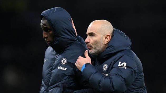 Paul Merson chỉ ra sai lầm nghiêm trọng của Enzo Maresca 