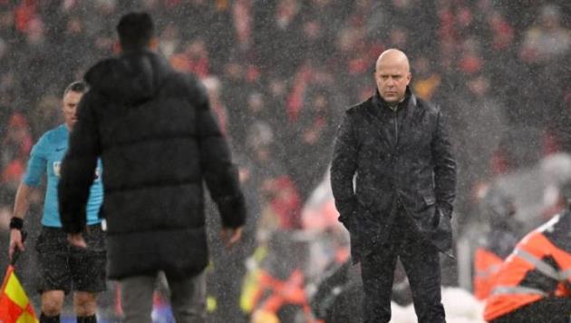 Arne Slot: "Man United chơi rất khó chịu"