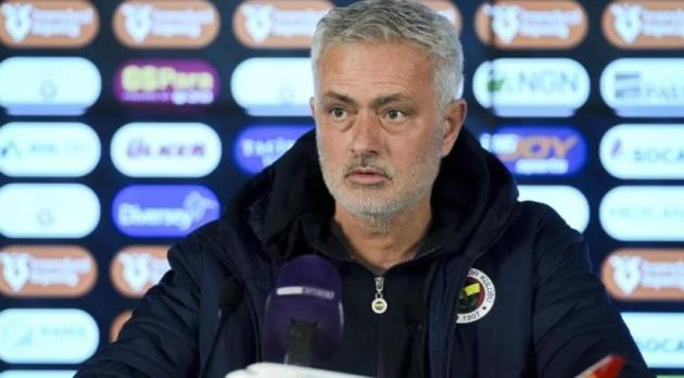 Mourinho đối diện án cấm chỉ đạo 6 tháng
