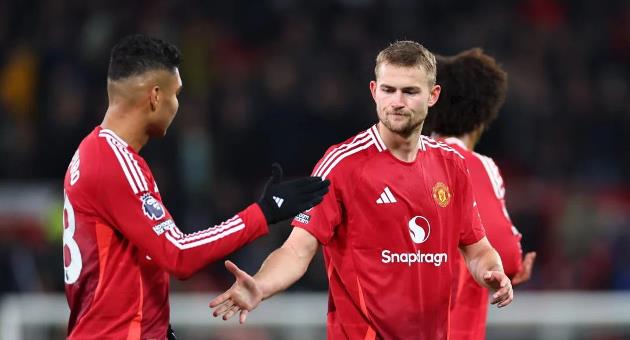 Casemiro và De Ligt bị chỉ trích vì hành động khó hiểu trước Arsenal