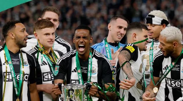 Tiền đạo xuất chúng hơn cả Isak cho Liverpool