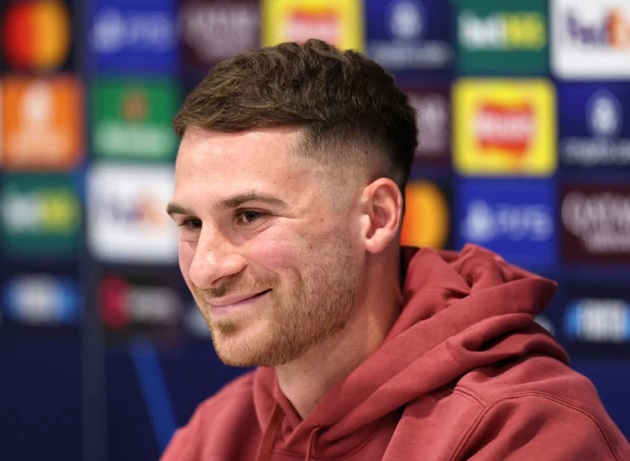 Hàng tiền vệ Liverpool đang chơi rất hiệu quả.