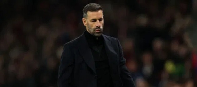 Ruud van Nistelrooy bình tĩnh chờ quyết định tương lai tại Man United