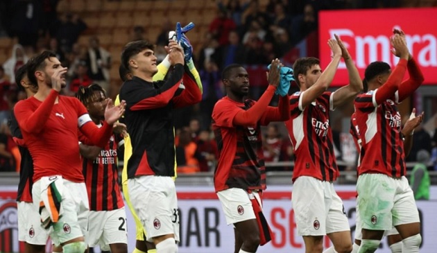Lý do AC Milan bị chính CĐV đội nhà la ó trong trận gặp Juventus