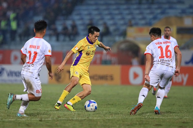 Hà Nội 2-2 Hải Phòng: Rượt đuổi kịch tính; Văn Quyết đi vào lịch sử